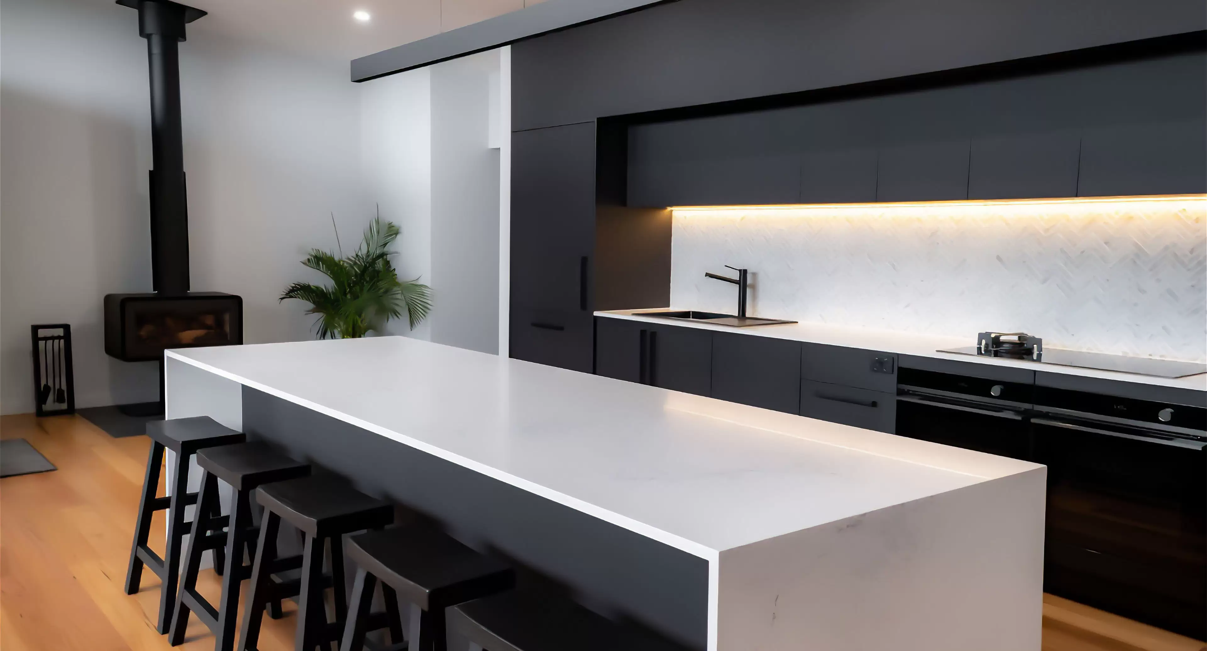 Gorgeous Entertainers Kitchen